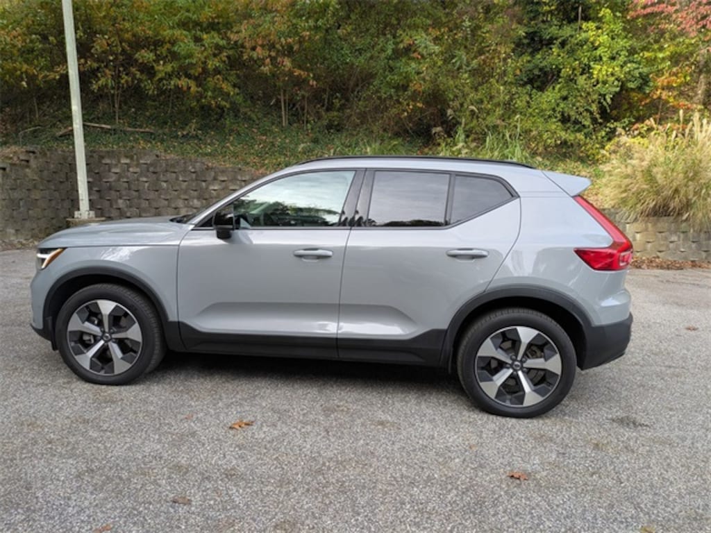 Certified 2024 Volvo XC40 B5 Plus Dark SUV