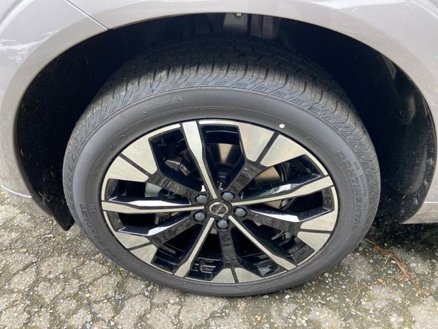 2026 Volvo XC60 Plus - Photo 9