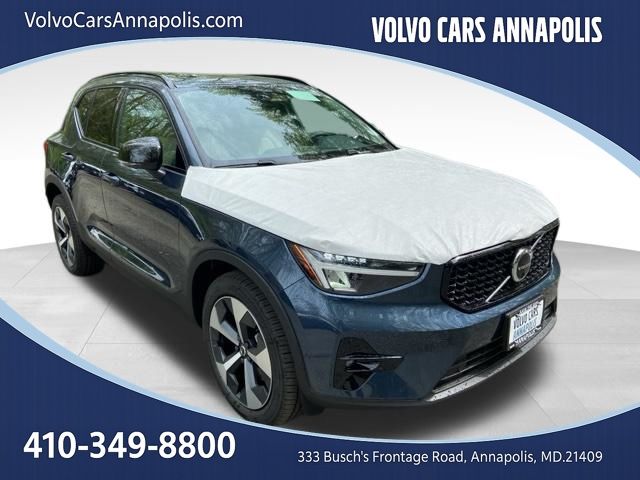 2026 Volvo XC40 B5 Plus Dark AWD's photo