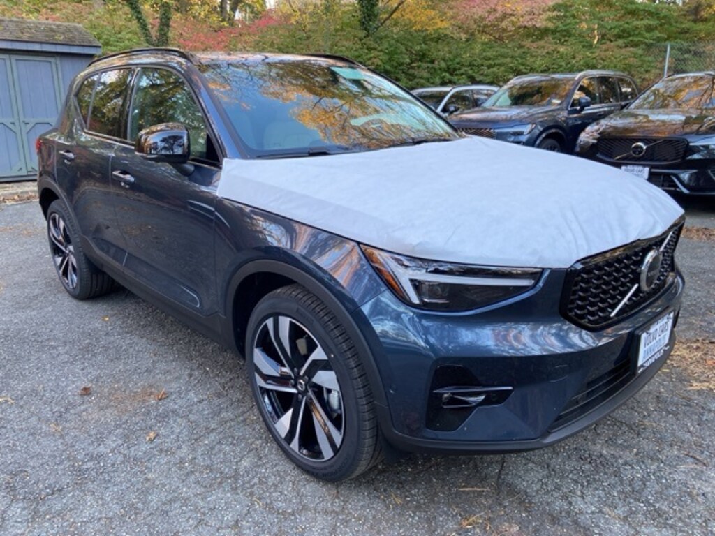 New 2026 Volvo XC40 B5 Ultra SUV