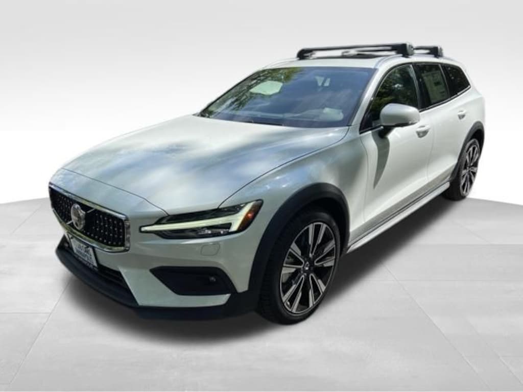 New 2026 Volvo V60 Cross Country B5 Ultra Wagon