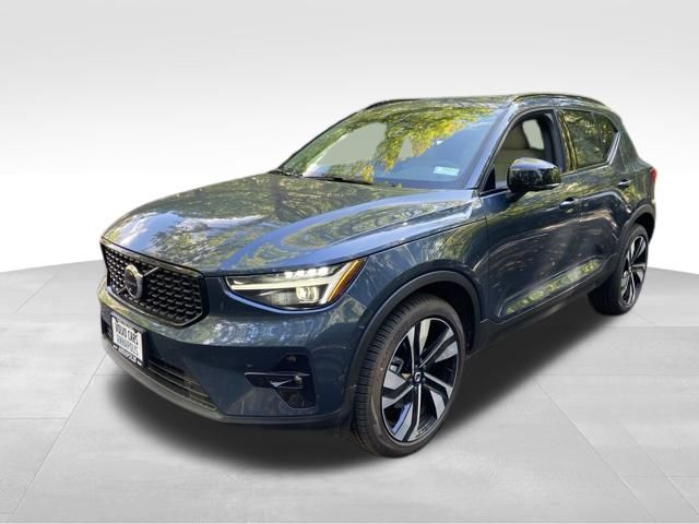 New 2026 Volvo XC40 B5 Ultra SUV