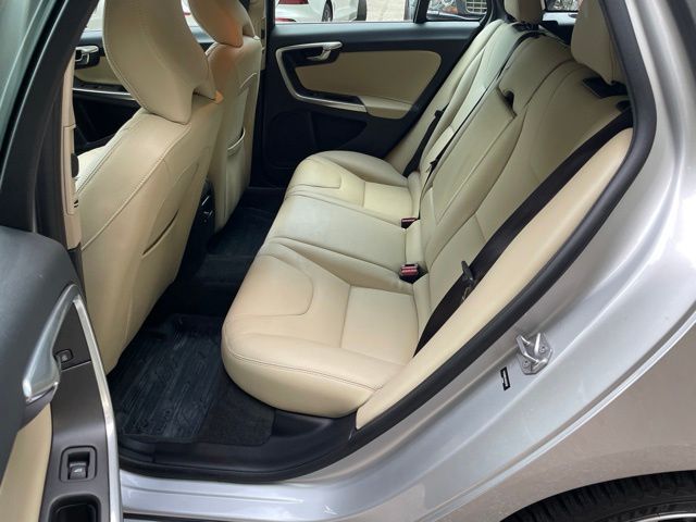 2016 Volvo V60 10