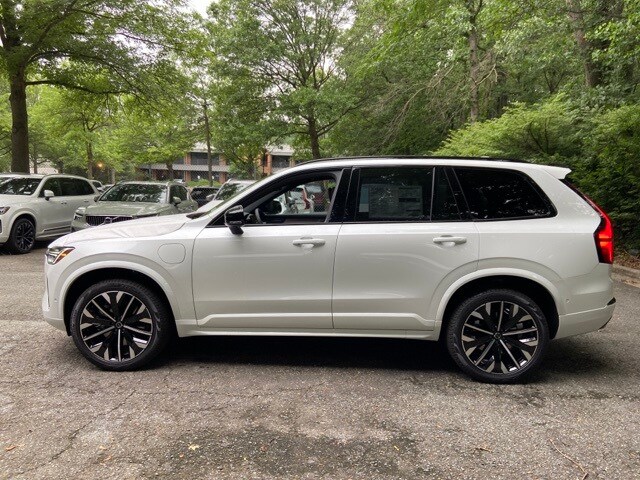 2026 Volvo XC90 T8 photo 4