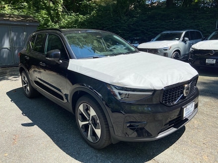 2026 Volvo XC40 B5 Plus AWD SUV