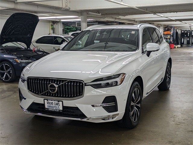 2023 Volvo XC60 B5 Plus photo 2