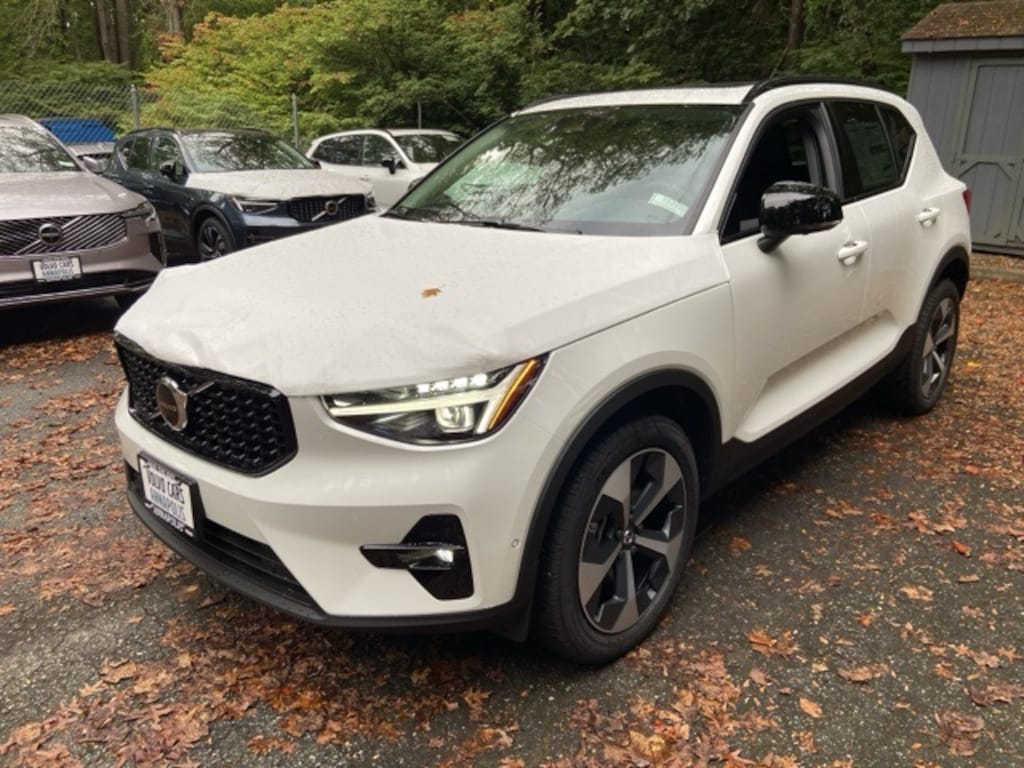 New 2026 Volvo XC40 B5 Plus SUV