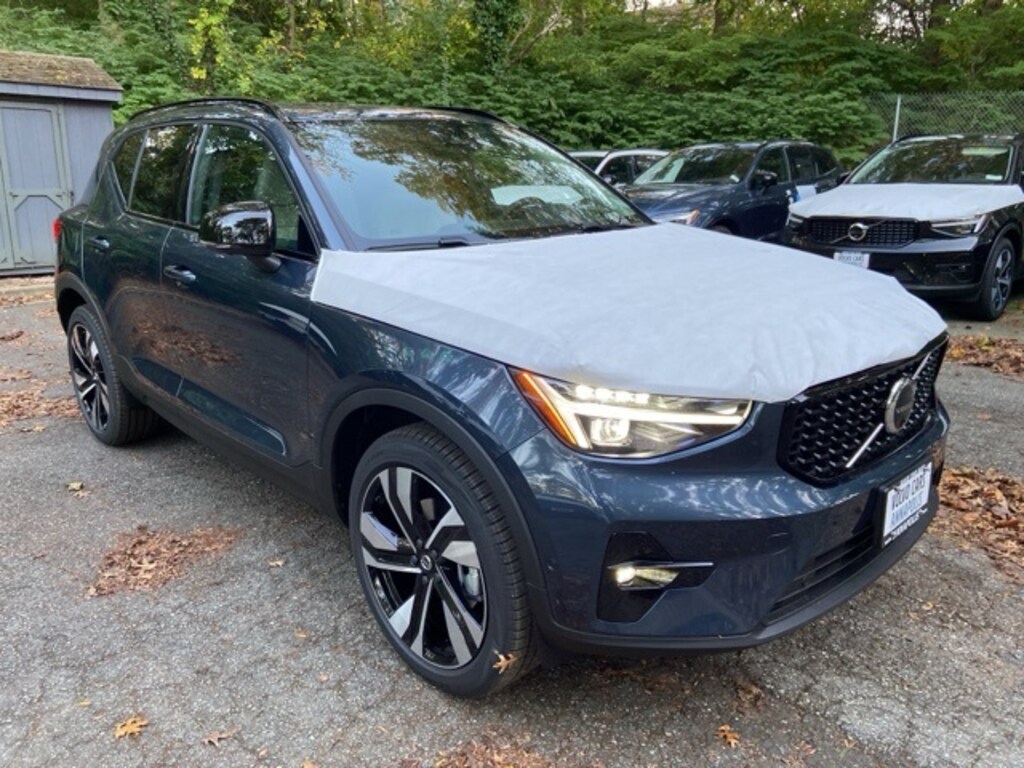 New 2026 Volvo XC40 B5 Ultra SUV
