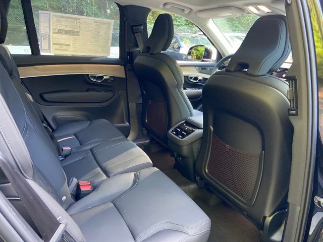 2026 Volvo XC90 Plus - Photo 17
