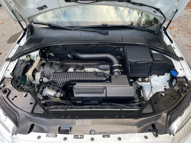 2016 Volvo XC70 24