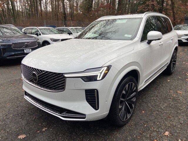 2026 Volvo XC90 Plus photo 2