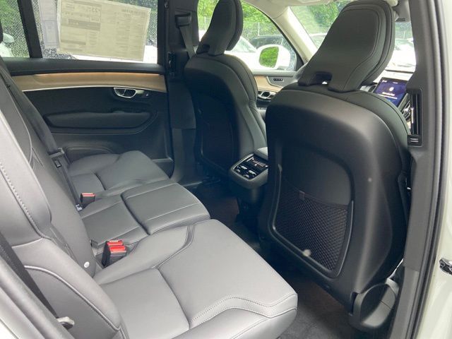 2026 Volvo XC90 Plus - Photo 17