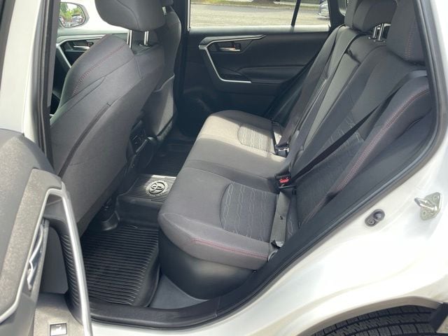 2022 Toyota RAV4 SE - Photo 11