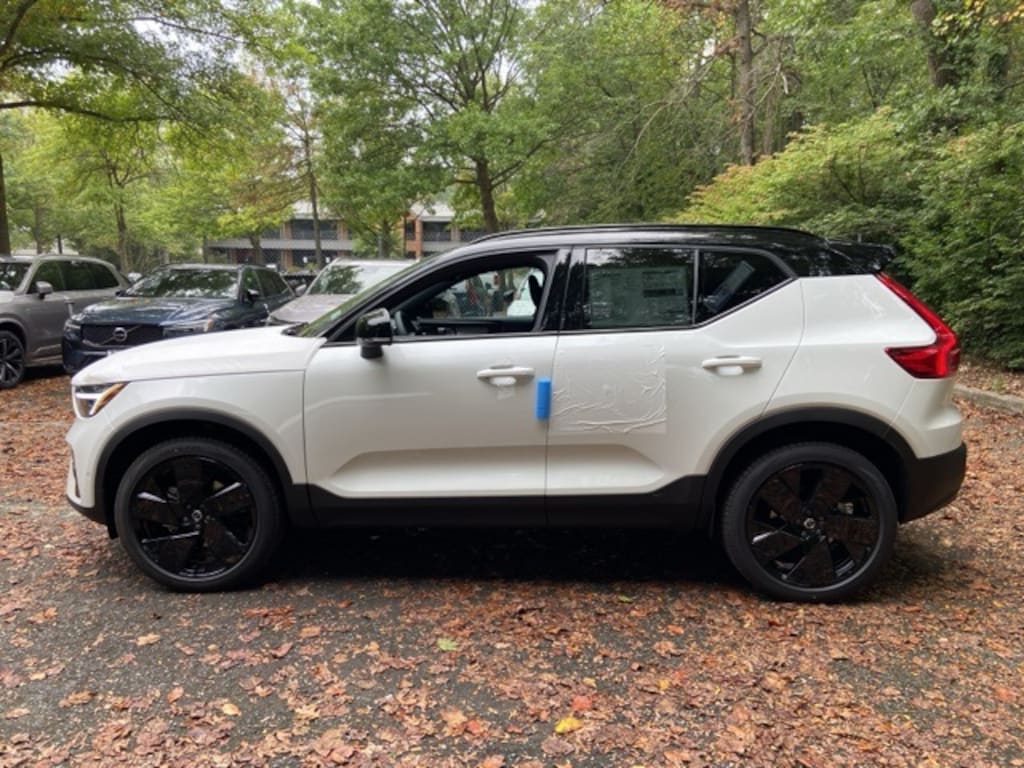 New 2026 Volvo XC40 B5 Ultra Black Edition SUV