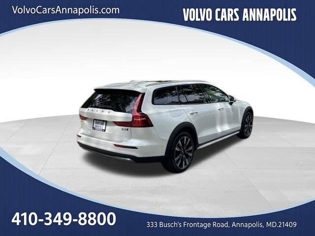 2025 Volvo V60 Cross Country 7