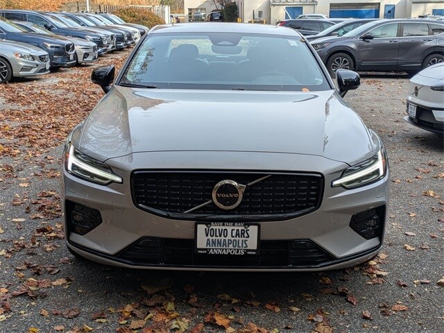 2023 Volvo S60 B5 AWD Plus photo 2