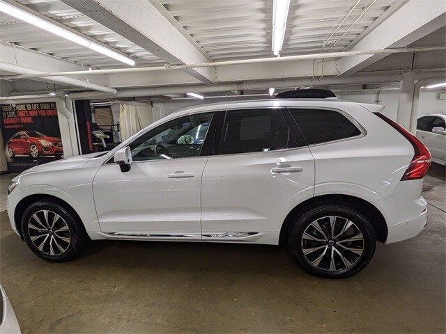 2023 Volvo XC60 B5 Plus photo 3