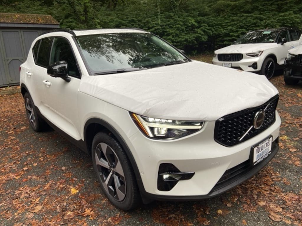 New 2026 Volvo XC40 B5 Plus SUV