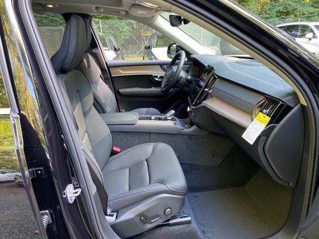 2026 Volvo XC90 Plus - Photo 18