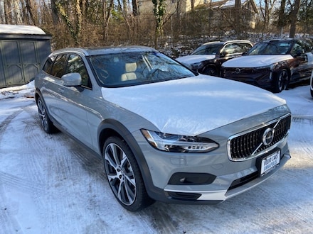 2025 Volvo V90 Cross Country B6 Ultra Wagon