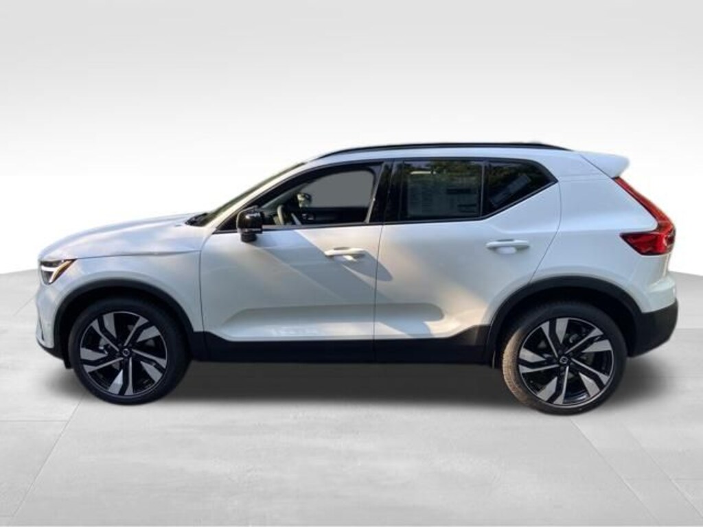 New 2026 Volvo XC40 B5 Plus SUV