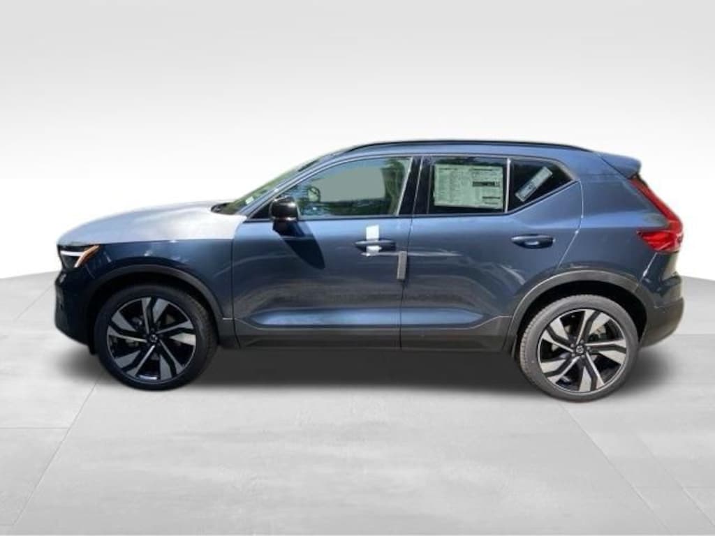 New 2026 Volvo XC40 B5 Plus SUV