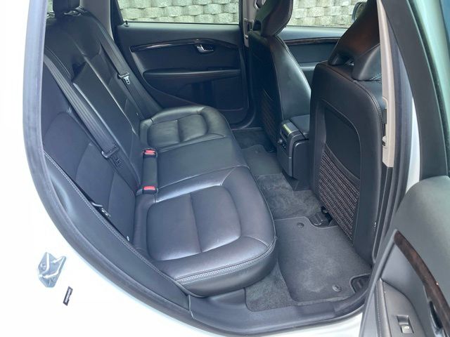 2016 Volvo XC70 13
