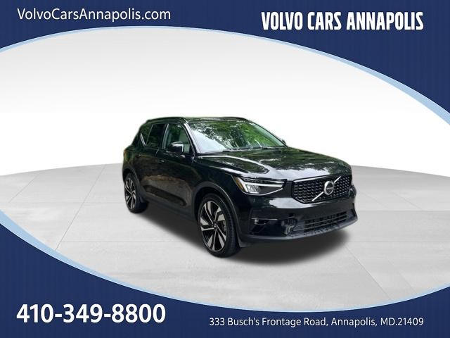 2023 Volvo XC40 B5 Plus Dark AWD's photo