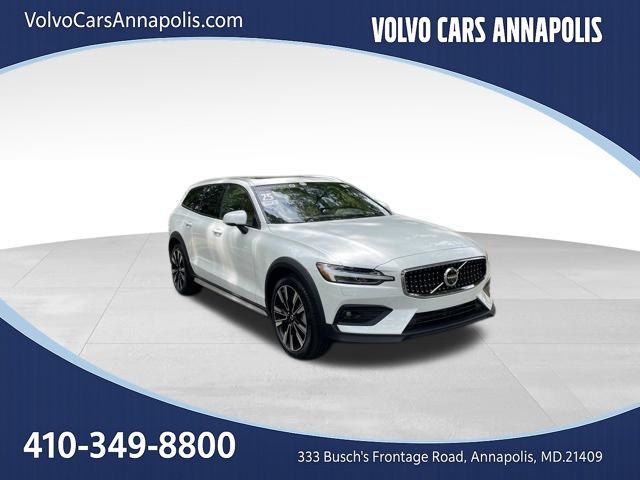 2025 Volvo V60 Cross Country 27
