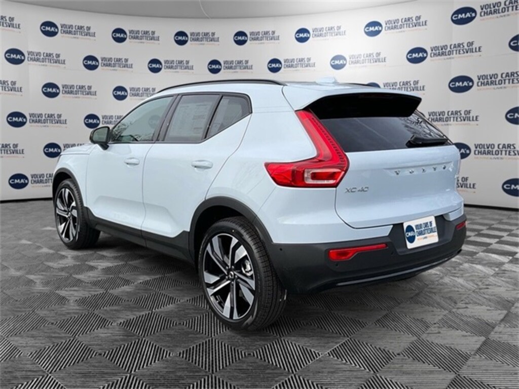New 2026 Volvo XC40 B5 Plus SUV