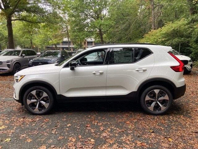 2026 Volvo XC40 Plus photo 4