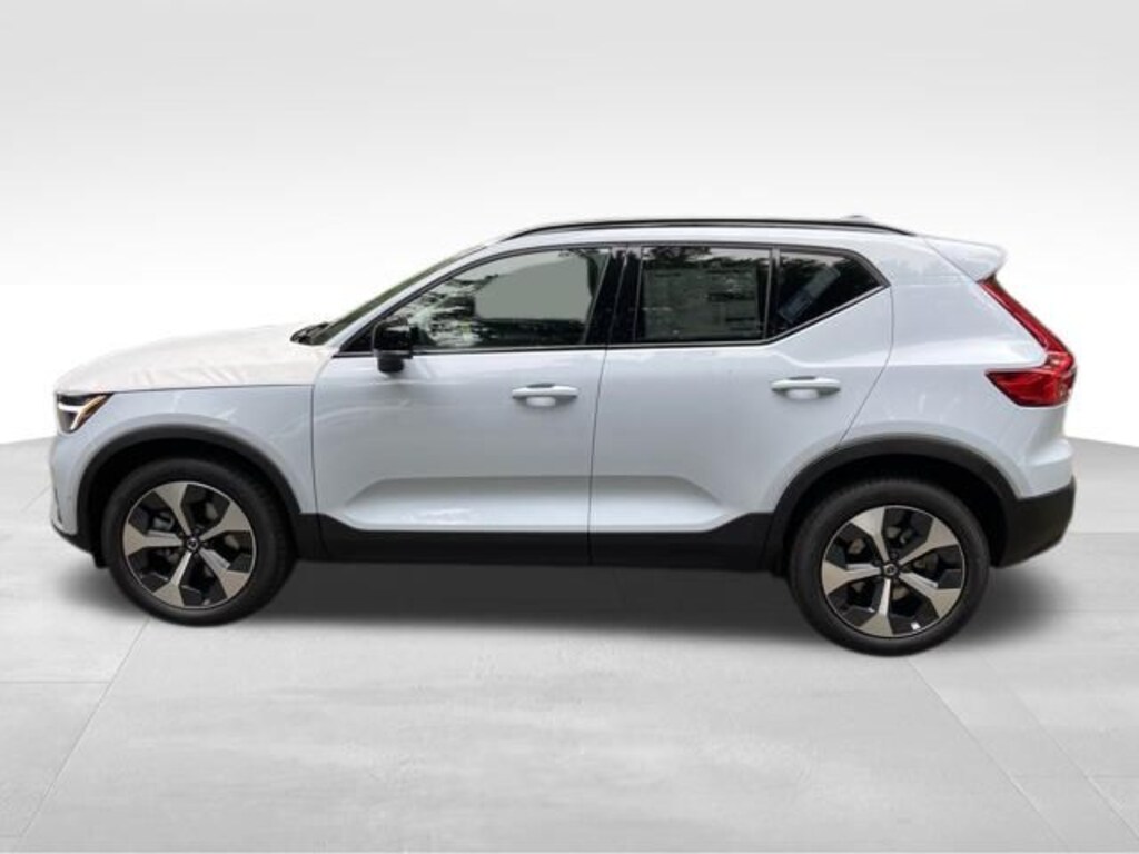 New 2026 Volvo XC40 B5 Plus SUV