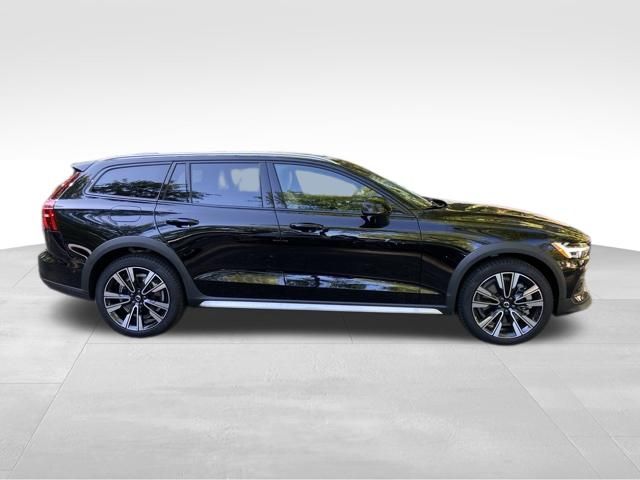 2026 Volvo V60 Cross Country Ultra - Photo 7