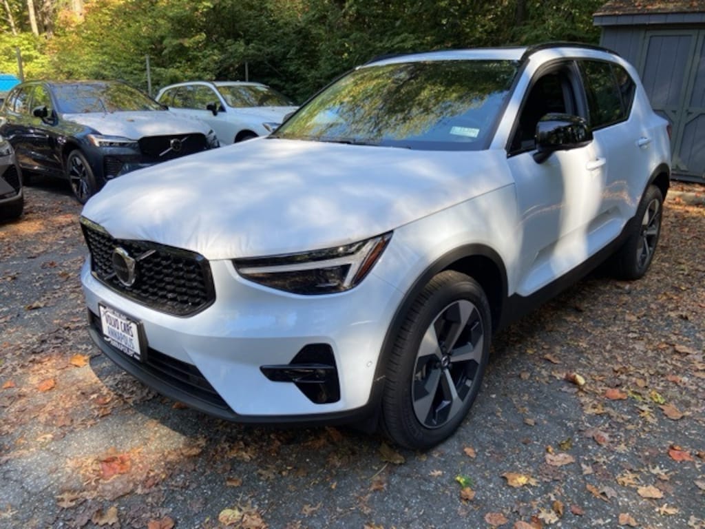 New 2026 Volvo XC40 B5 Plus SUV