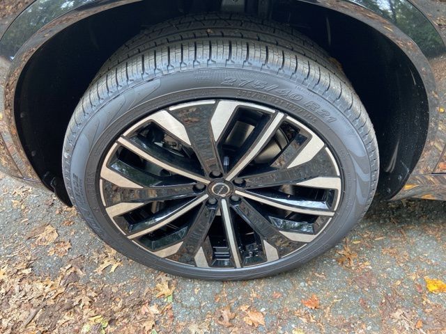 2026 Volvo XC90 Plus - Photo 9