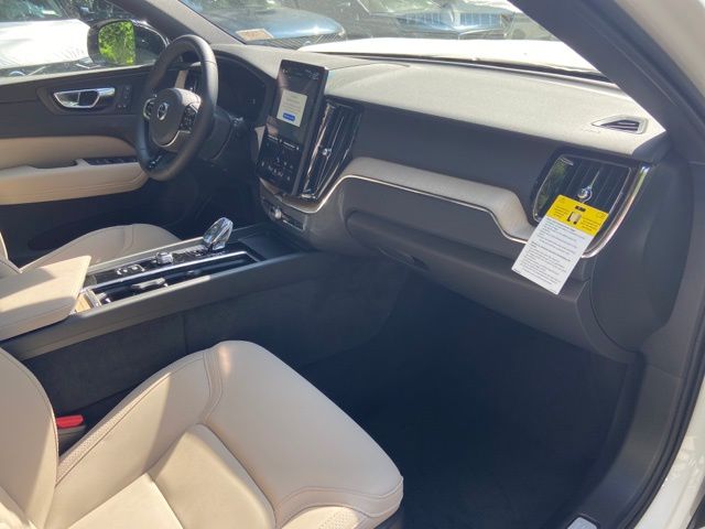 2026 Volvo XC60 Plus - Photo 16