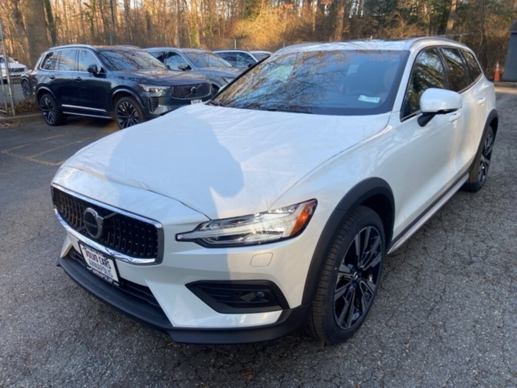 New 2026 Volvo V60 Cross Country B5 Ultra Wagon