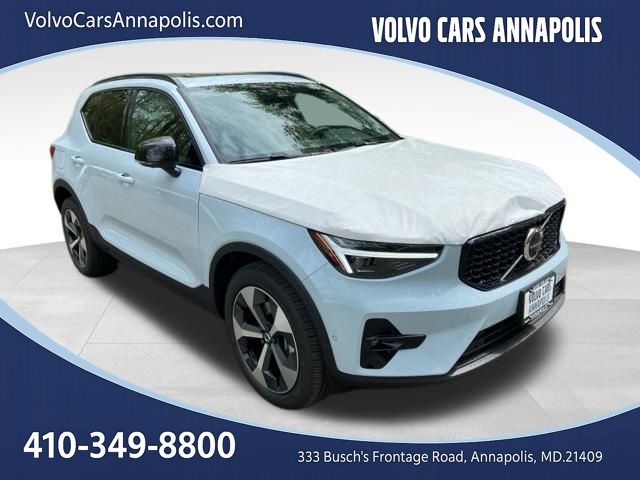 2026 Volvo XC40 B5 Plus Dark AWD's photo