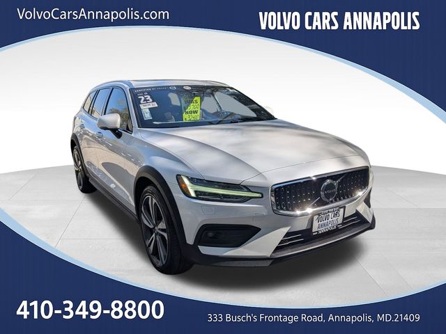 2023 Volvo V60 Cross Country B5 Plus AWD's photo
