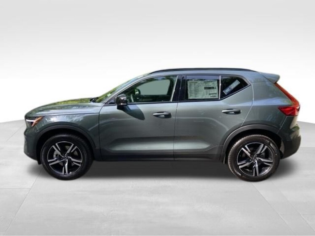 New 2026 Volvo XC40 B5 Core SUV