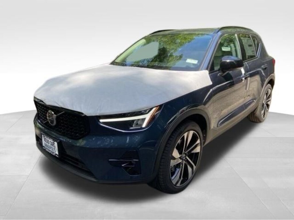 New 2026 Volvo XC40 B5 Plus SUV