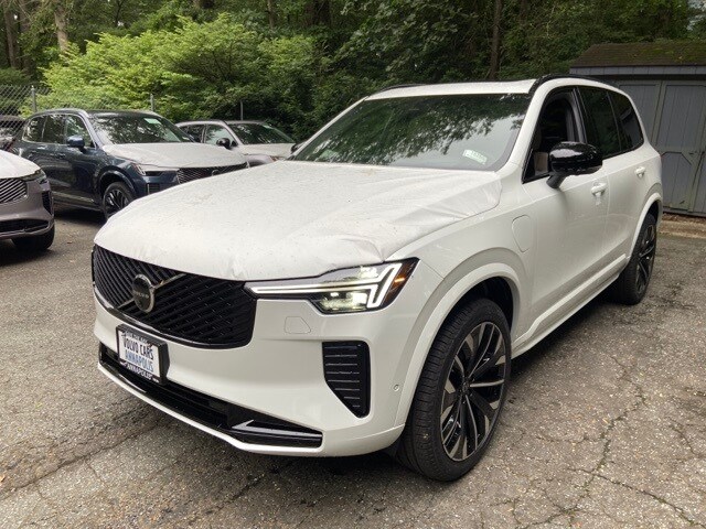 2026 Volvo XC90 T8 photo 3