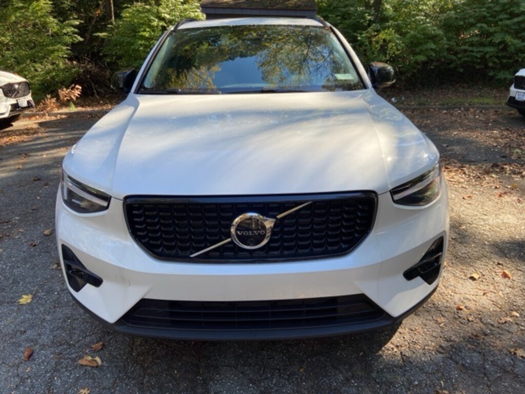 New 2026 Volvo XC40 B5 Ultra SUV