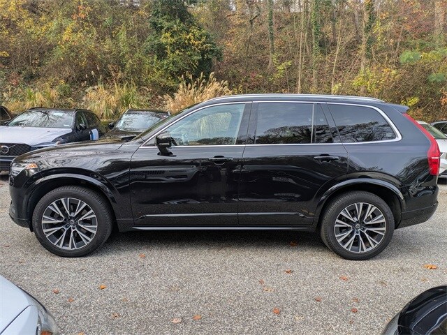 2022 Volvo XC90 T6 AWD Momentum photo 4