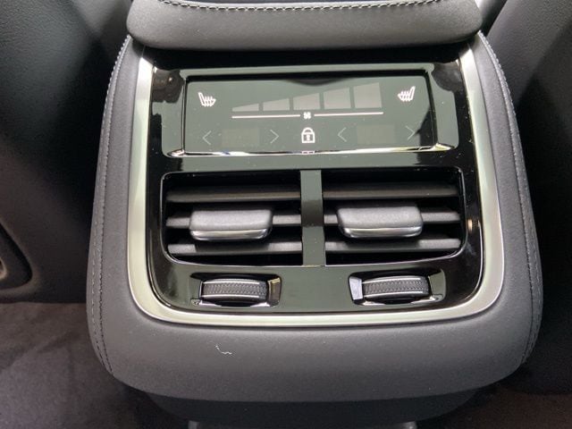 2026 Volvo XC90 Plus - Photo 14
