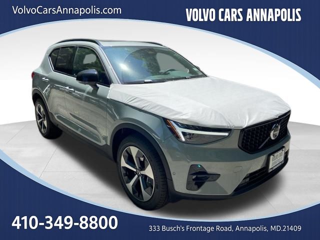 2026 Volvo XC40 B5 Plus Dark AWD's photo
