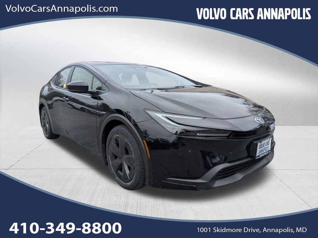 2025 Toyota Prius LE's photo