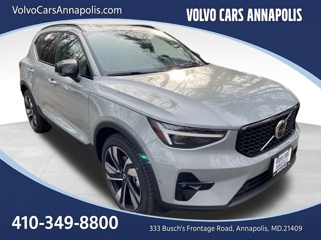 2026 Volvo XC40 B5 Ultra Dark AWD's photo