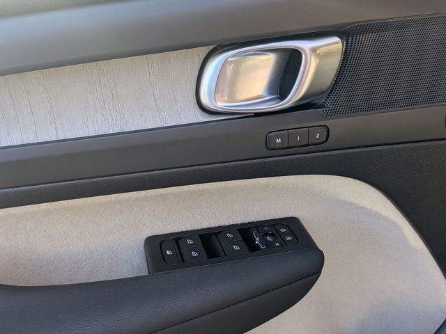 2023 Volvo XC40 Plus - Photo 25