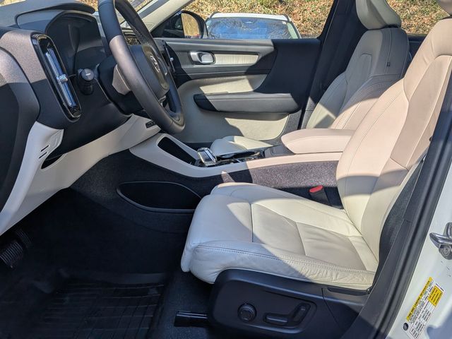 2023 Volvo XC40 Plus - Photo 13